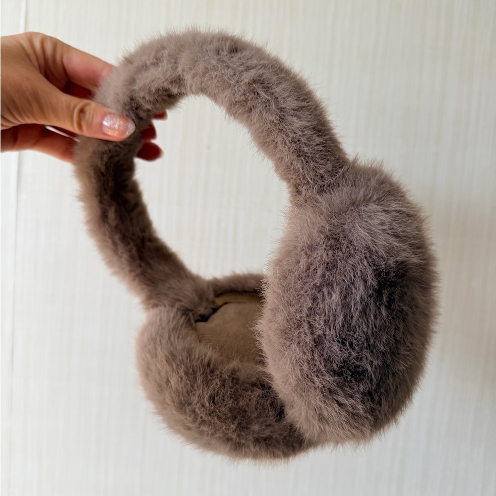 Soft light brown Foldable Faux-Fur Earmuffs – Cozy Winter Ear Warmers